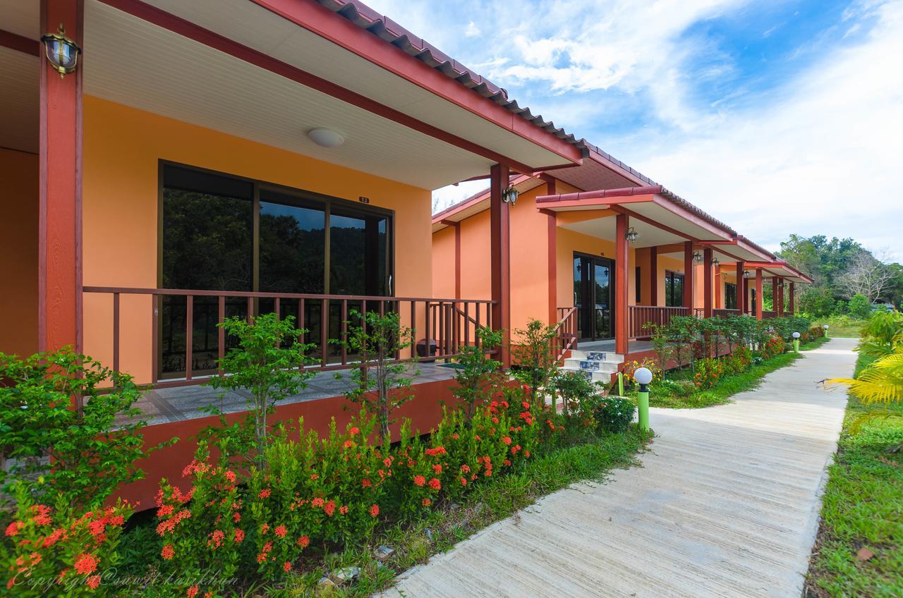 Toongyoong Longbeach Resort Sha Plus Koh Lanta Exterior photo