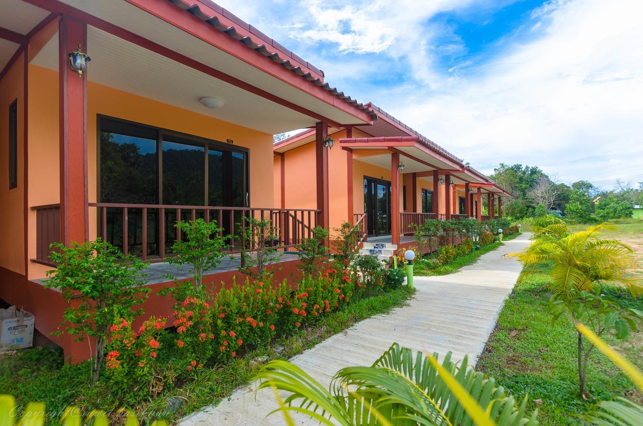 Toongyoong Longbeach Resort Sha Plus Koh Lanta Exterior photo